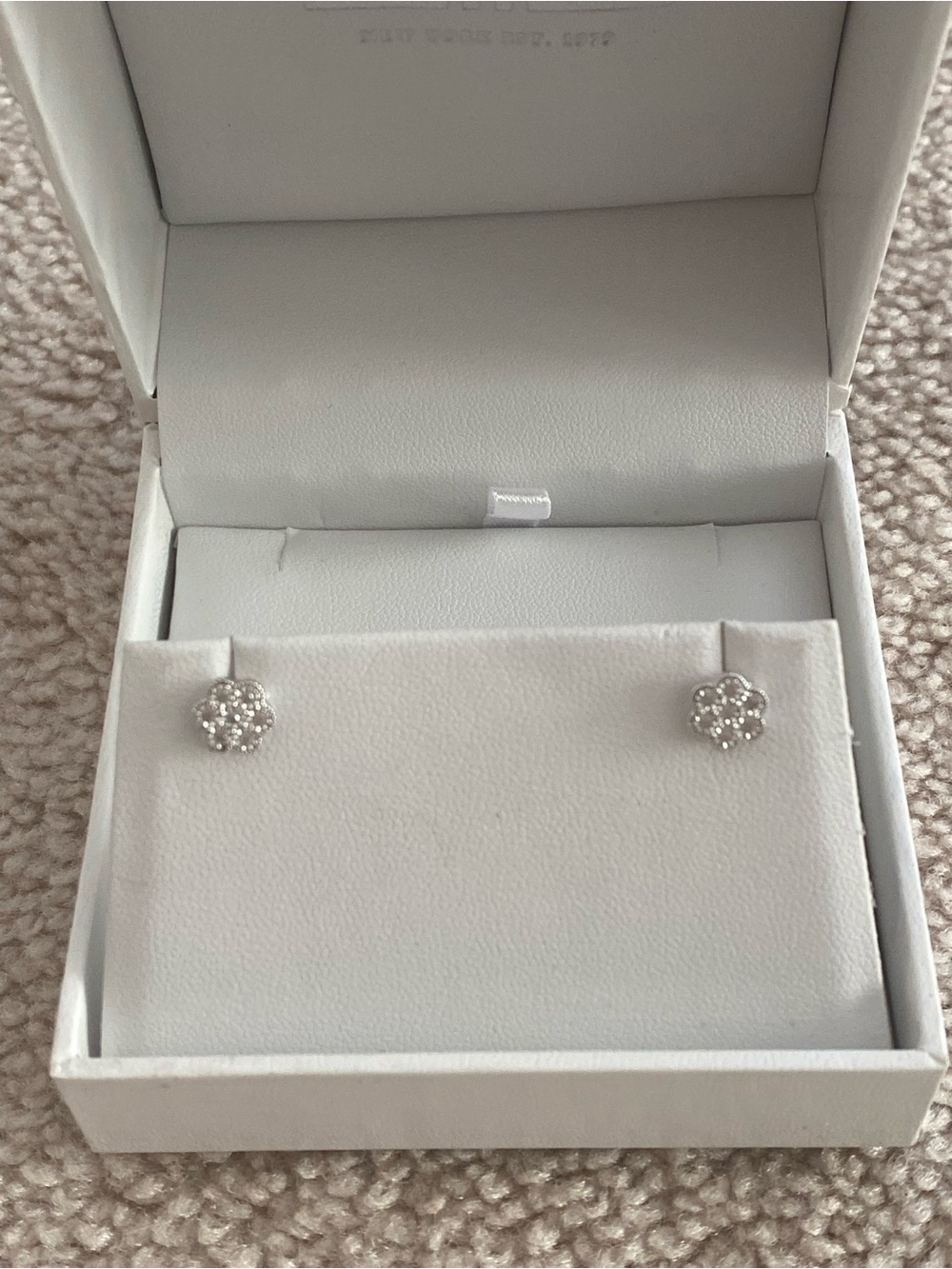 Practically New: VINTAGE EFFY Diamond Flower Bouquet Stud Earrings 925s